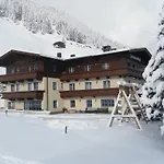 Jenneweinhof 3* Tux