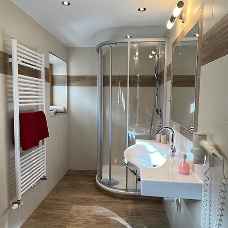 Jenneweinhof Konukevi Tux